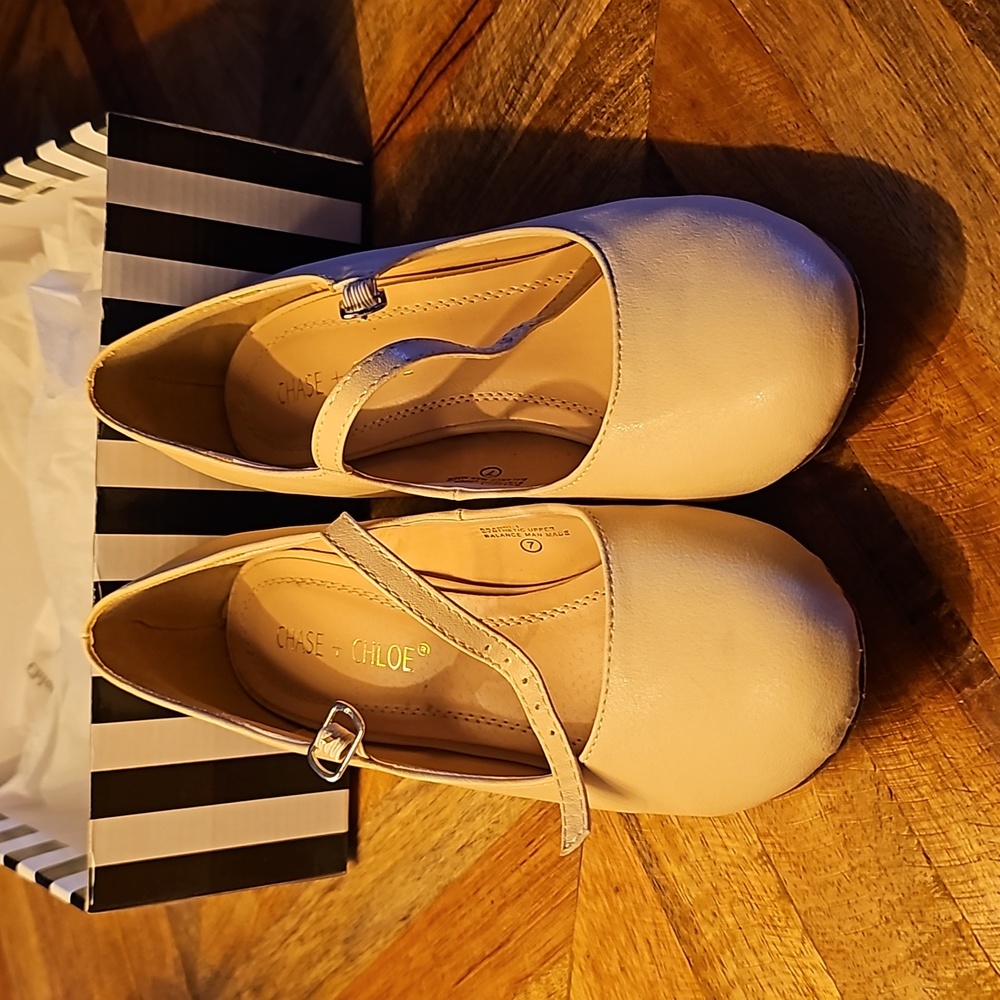 Chase + Chloe chunky high heels sz 7 nude